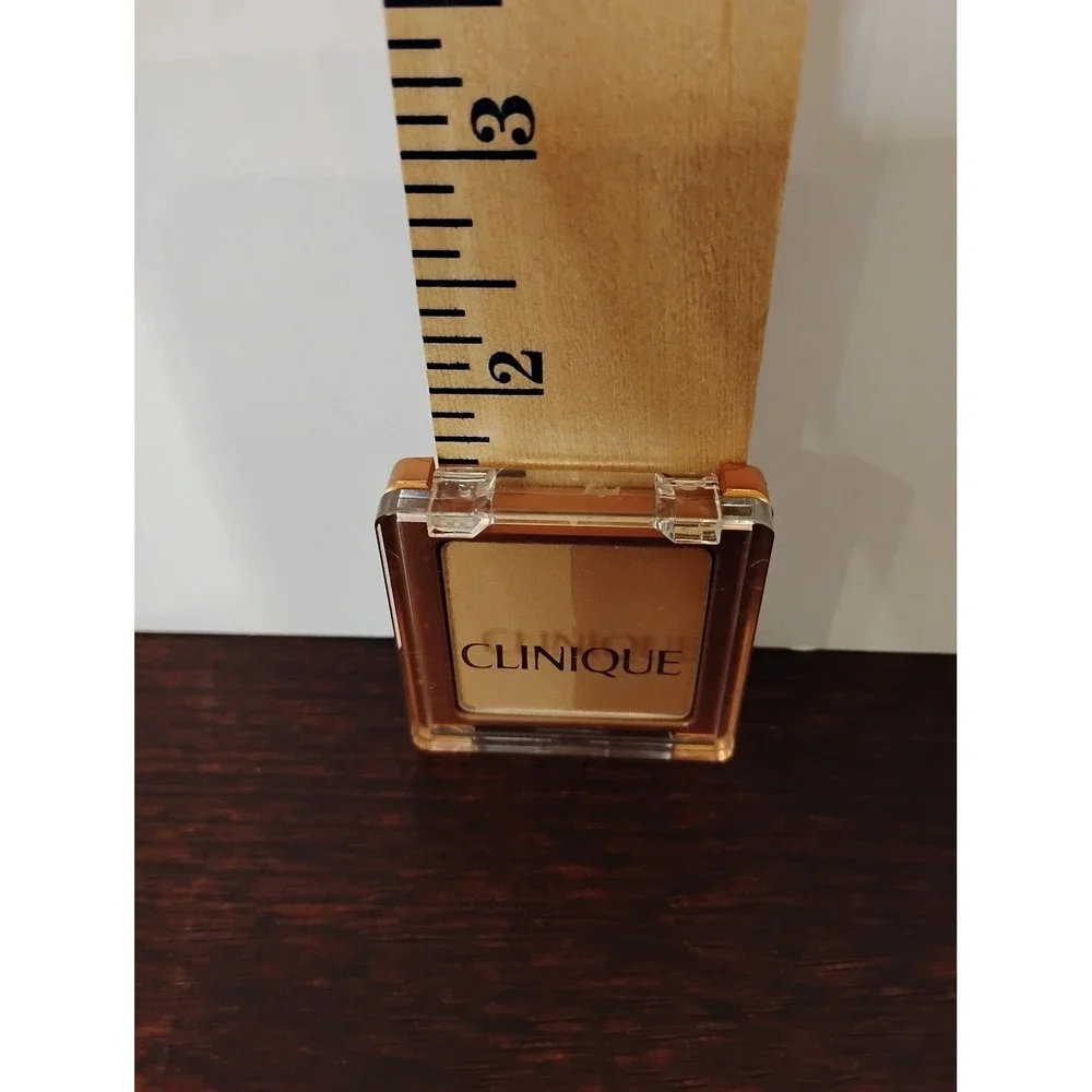 Clinique Almost Bronzer SPF 15 01 Light/Medium Powder Duo Compact 0.06oz 1.8g